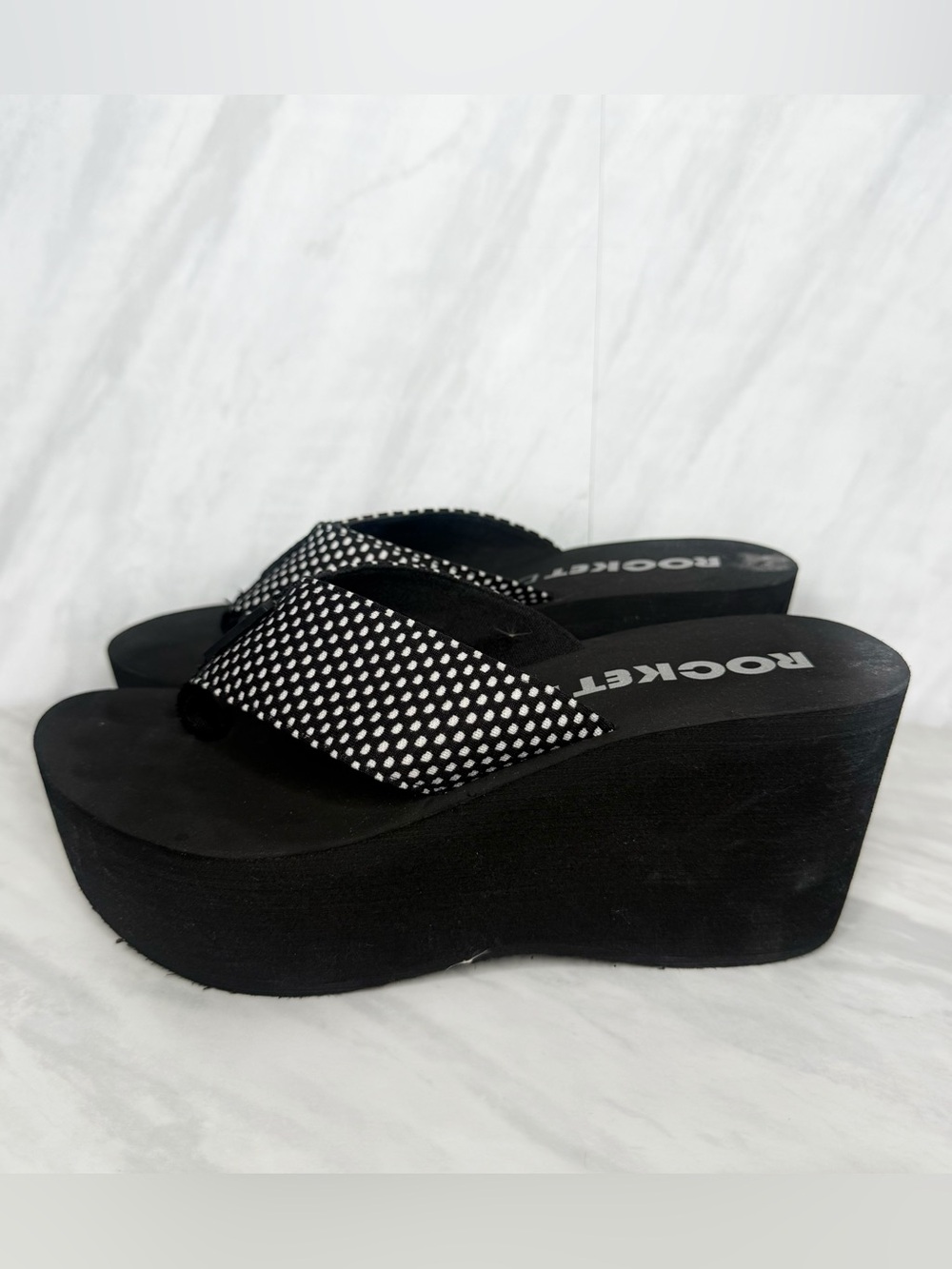 Rocket Dog Black and White Dot-Pattern Thong Sandals for Women 7